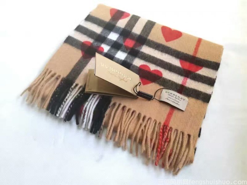 女性五行缺水要戴什么好?(图1)