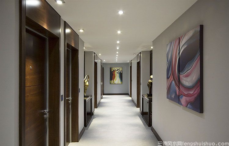 注意：住酒店不要住最后一个房间