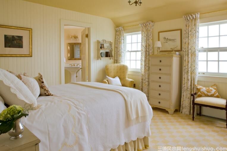 卧室床头摆放这几种花可提升你的桃花运