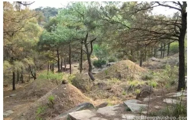 风水大师教你一招，快速判断坟墓穴场风水真假要领(图2)